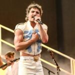 Ο Benson Boone στηρίζει την εμφάνιση του Bad Bunny στο Super Bowl: «Θα φέρει εντελώς νέο κοινό»