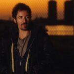Ο Bruce Springsteen μοιράζεται το ακυκλοφόρητο τραγούδι «Blind Spot»