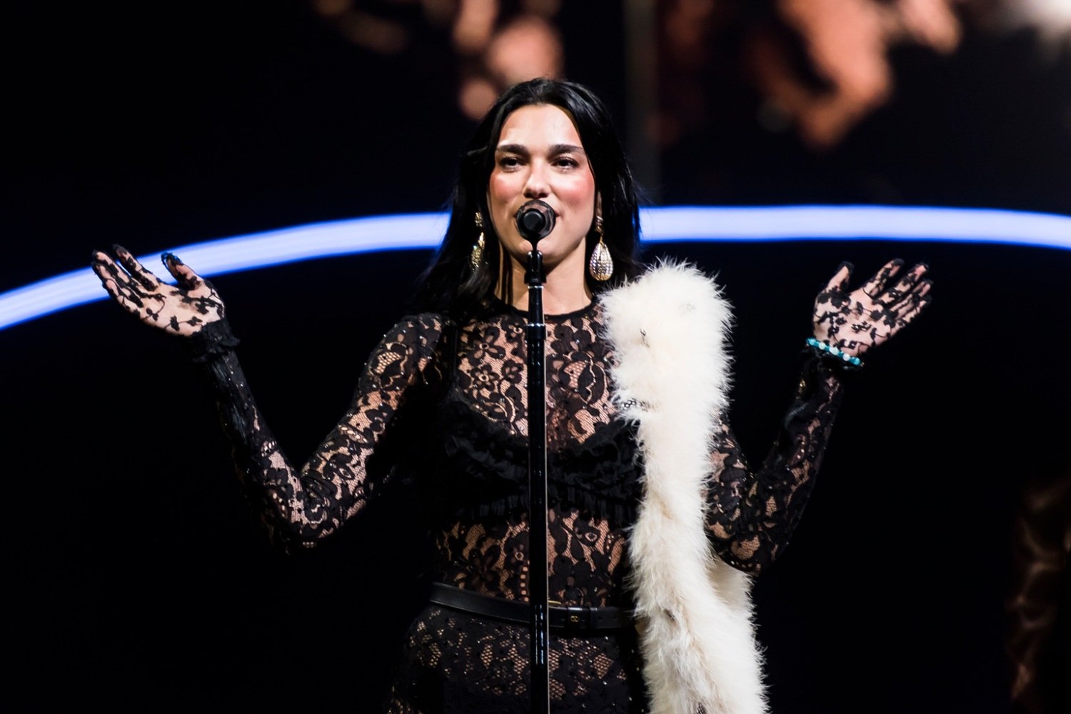 «Don’t Speak»: Η Dua Lipa συνάντησε την «ηρωίδα» της Gwen Stefani σε ένα μαγικό ντουέτο «Don’t Speak»: Η Dua Lipa συνάντησε την «ηρωίδα» της Gwen Stefani σε ένα μαγικό ντουέτο