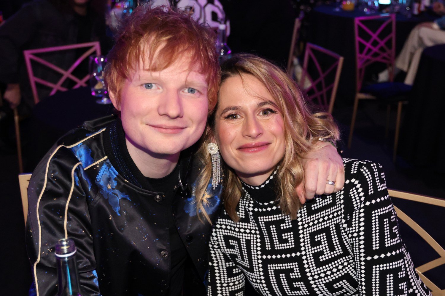 Ο Ed Sheeran αποκαλύπτει τις τύψεις, τον πόνο και την αλήθεια της οικογενειακής ζωής στο νέο άλμπουμ του «Play» Ο Ed Sheeran αποκαλύπτει τις τύψεις, τον πόνο και την αλήθεια της οικογενειακής ζωής στο νέο άλμπουμ του «Play»