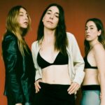 «Take Me Back»: Οι HAIM μας ταξιδεύουν πίσω στις στιγμές που νοσταλγούμε πιο πολύ