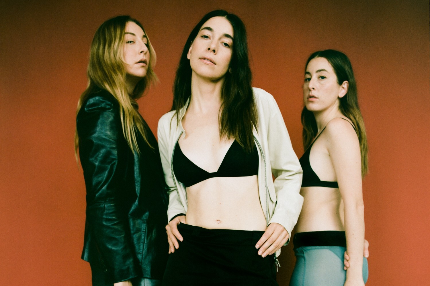 «Take Me Back»: Οι HAIM μας ταξιδεύουν πίσω στις στιγμές που νοσταλγούμε πιο πολύ