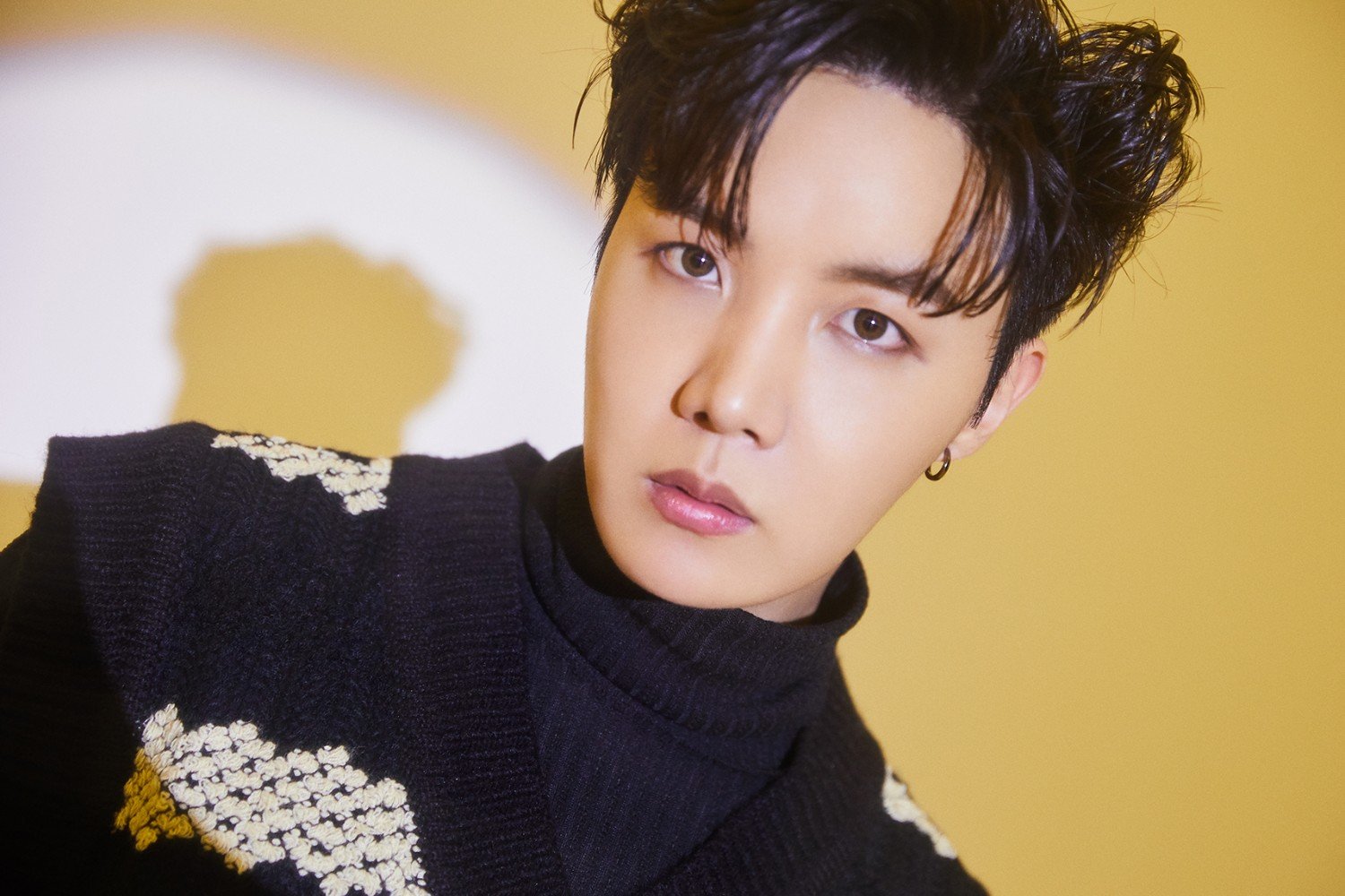 J-Hope: Η εσωτερική πάλη με την παραίτηση, η ενηλικίωση και η λυτρωτική επιστροφή των BTS