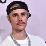 Justin Bieber: Απαντά στις προσευχές της μητέρας του «να θεραπεύσει κάθε πληγή» – Η ανάρτηση που προκάλεσε ανησυχία