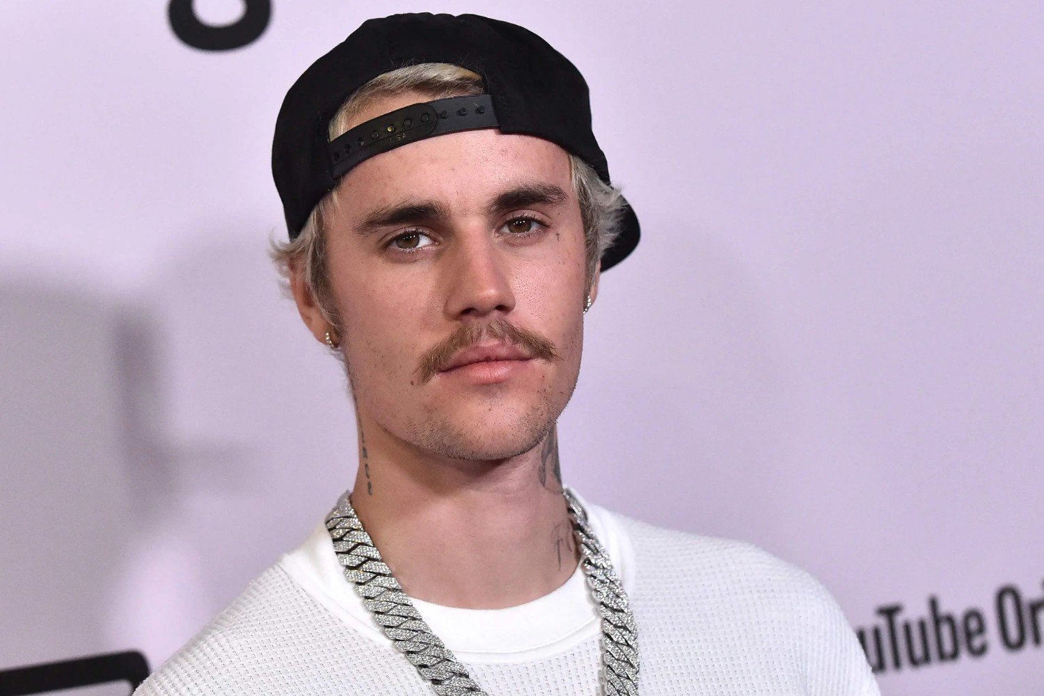 Justin Bieber: Απαντά στις προσευχές της μητέρας του «να θεραπεύσει κάθε πληγή» – Η ανάρτηση που προκάλεσε ανησυχία