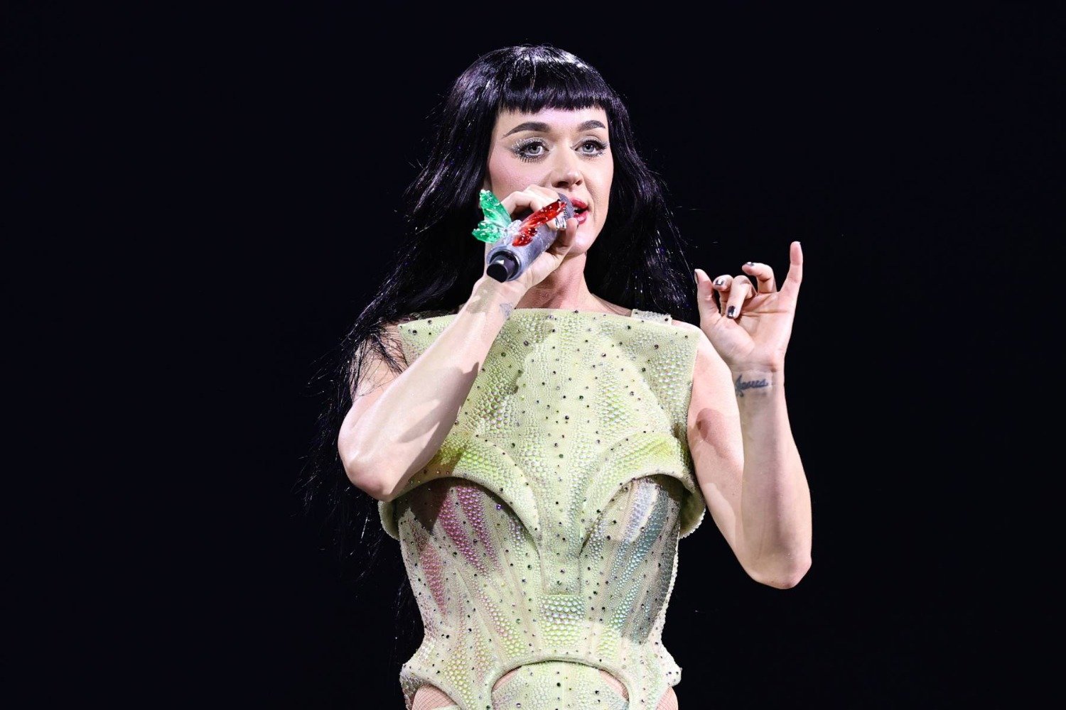 Η Katy Perry επιστρέφει με το «Watch It Burn» και αρνείται να μπει σε ρόλο θύματος Η Katy Perry επιστρέφει με το «Watch It Burn» και αρνείται να μπει σε ρόλο θύματος