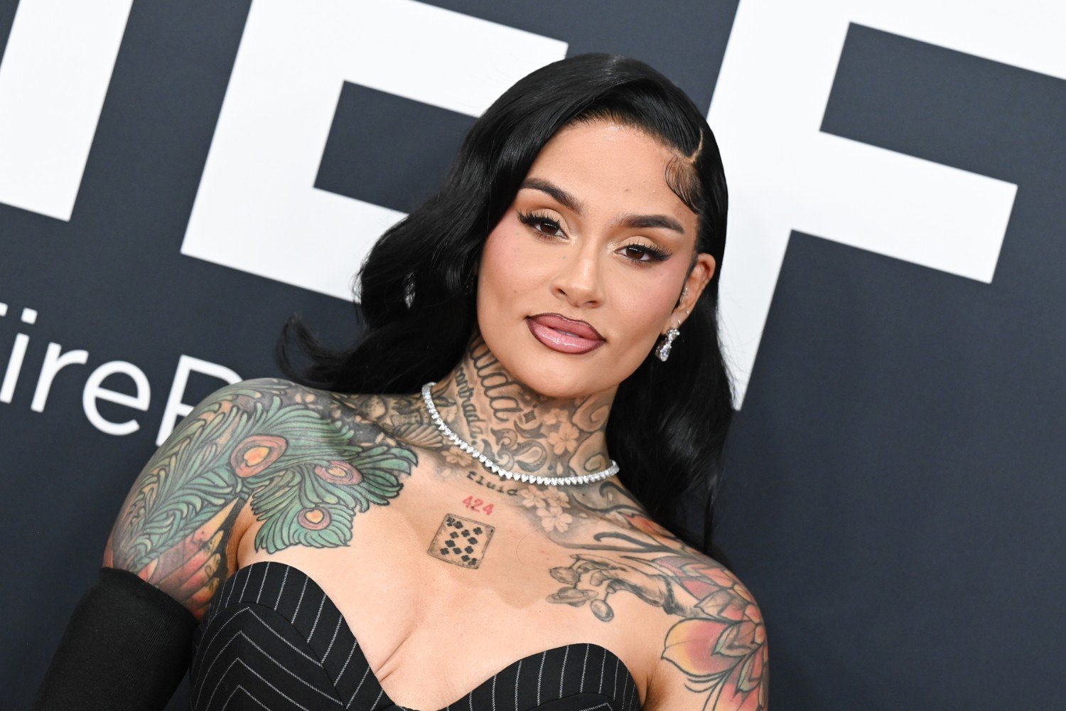 Η Kehlani εξηγεί γιατί αποφάσισε να αφαιρέσει τα τατουάζ από το πρόσωπό της: «Νιώθω πλέον πιο soft»