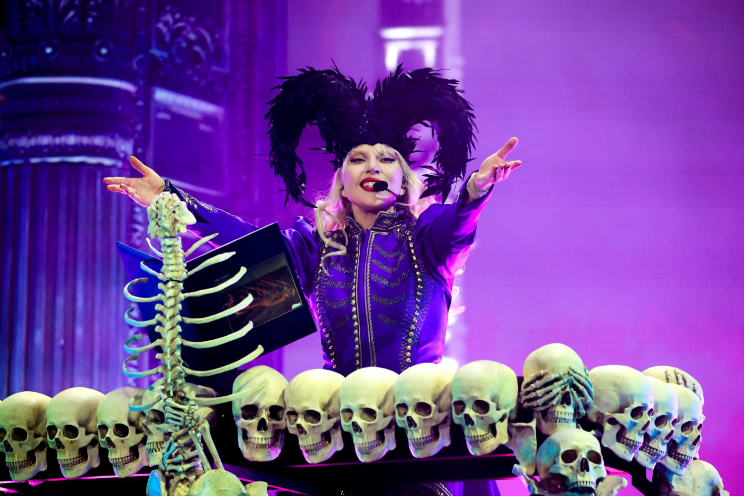 Η Lady Gaga υποκλίνεται στον Ozzy Osbourne – Ο ιδιαίτερος φόρος τιμής στη σκηνή
