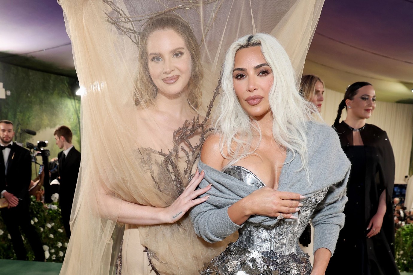 Η Lana Del Rey απαντά στις φήμες για αγωγή από την Kim Kardashian
