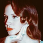 Lana Del Rey: Γιατί ήταν η ιδανική φωνή για το νέο τραγούδι του James Bond – Το παρασκήνιο του «First Light»