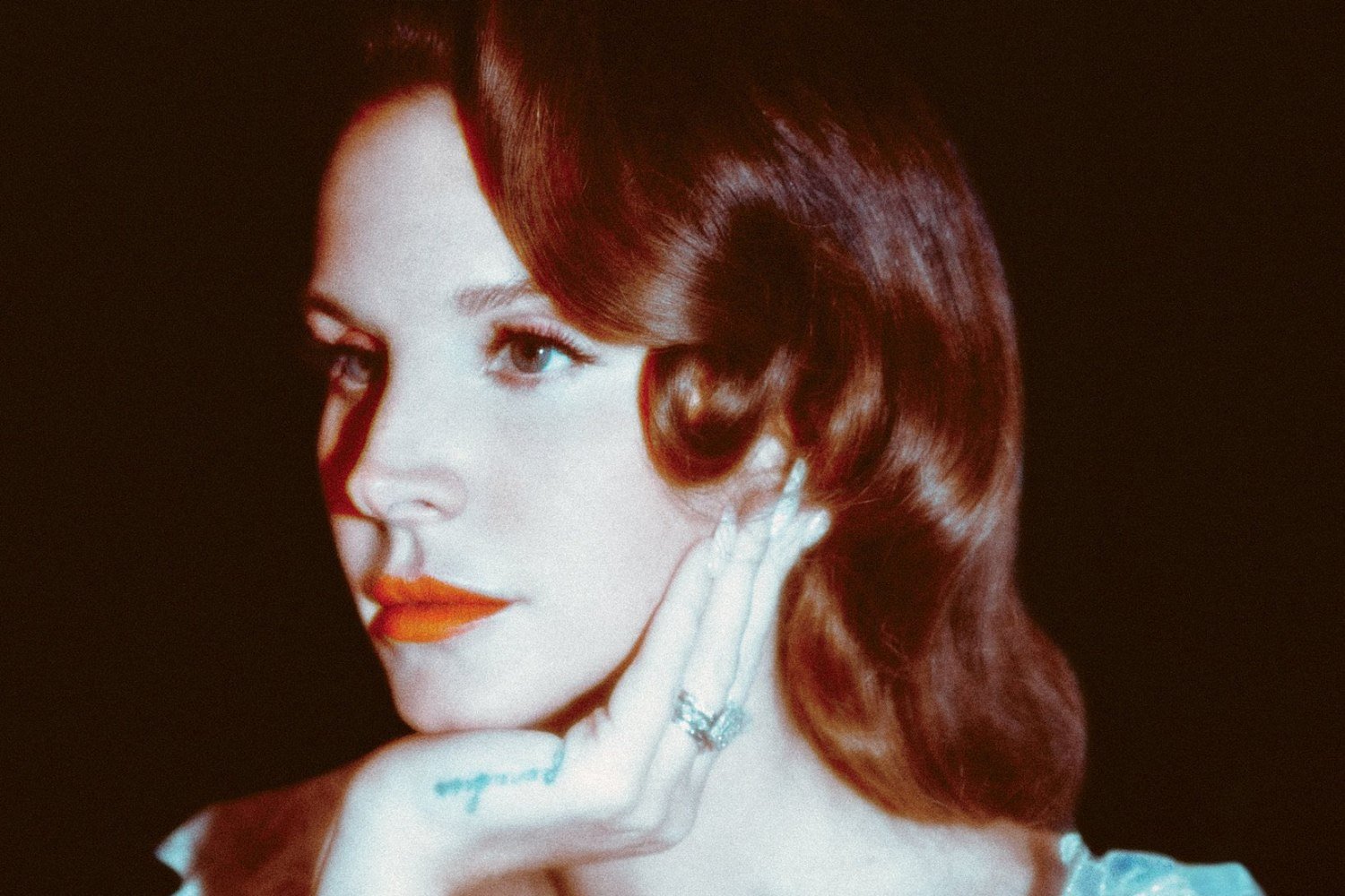 Lana Del Rey: Γιατί ήταν η ιδανική φωνή για το νέο τραγούδι του James Bond – Το παρασκήνιο του «First Light»