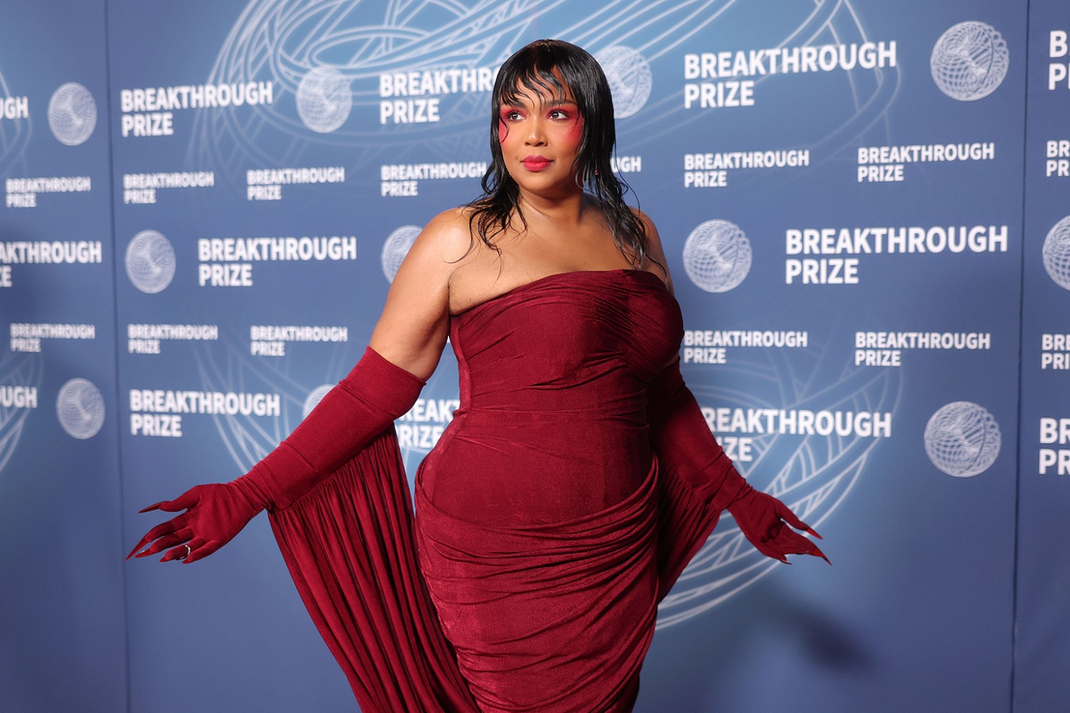 Lizzo: «Οι σημερινοί αστέρες δεν μπορούν να αγγίξουν το μεγαλείο του Michael Jackson και του Prince»