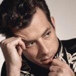 Mark Ronson: Η τιμητική διάκριση στα Clio Awards για τον άνθρωπο που άλλαξε τον ήχο της εποχής μας