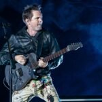 Ο Matt Bellamy των Muse γυρίζει τον χρόνο πίσω στα ’00s – Το παρασκήνιο του «rendez-vous» με τον Jack White