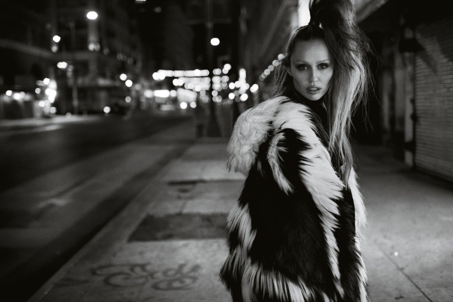 Miley Cyrus: Συναντά Fleetwood Mac και David Byrne στο «Something Beautiful (Deluxe)»