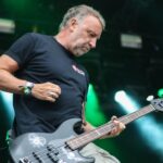 Ο Peter Hook θυμάται τον Mani: «Ήταν ο καλύτερος – Όλοι ήθελαν να γίνουν σαν εκείνον»