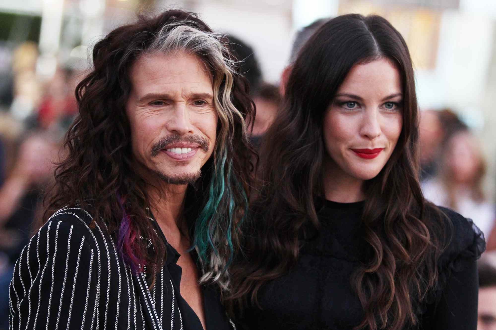 Η Liv Tyler «σοκαρίστηκε» όταν έμαθε ότι ο Steven Tyler είναι ο βιολογικός πατέρας της