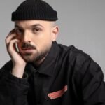 «Ηχογένεια»: Ο APON σβήνει τα φώτα και φτιάχνει το ιδανικό soundtrack για τις μοναχικές νύχτες