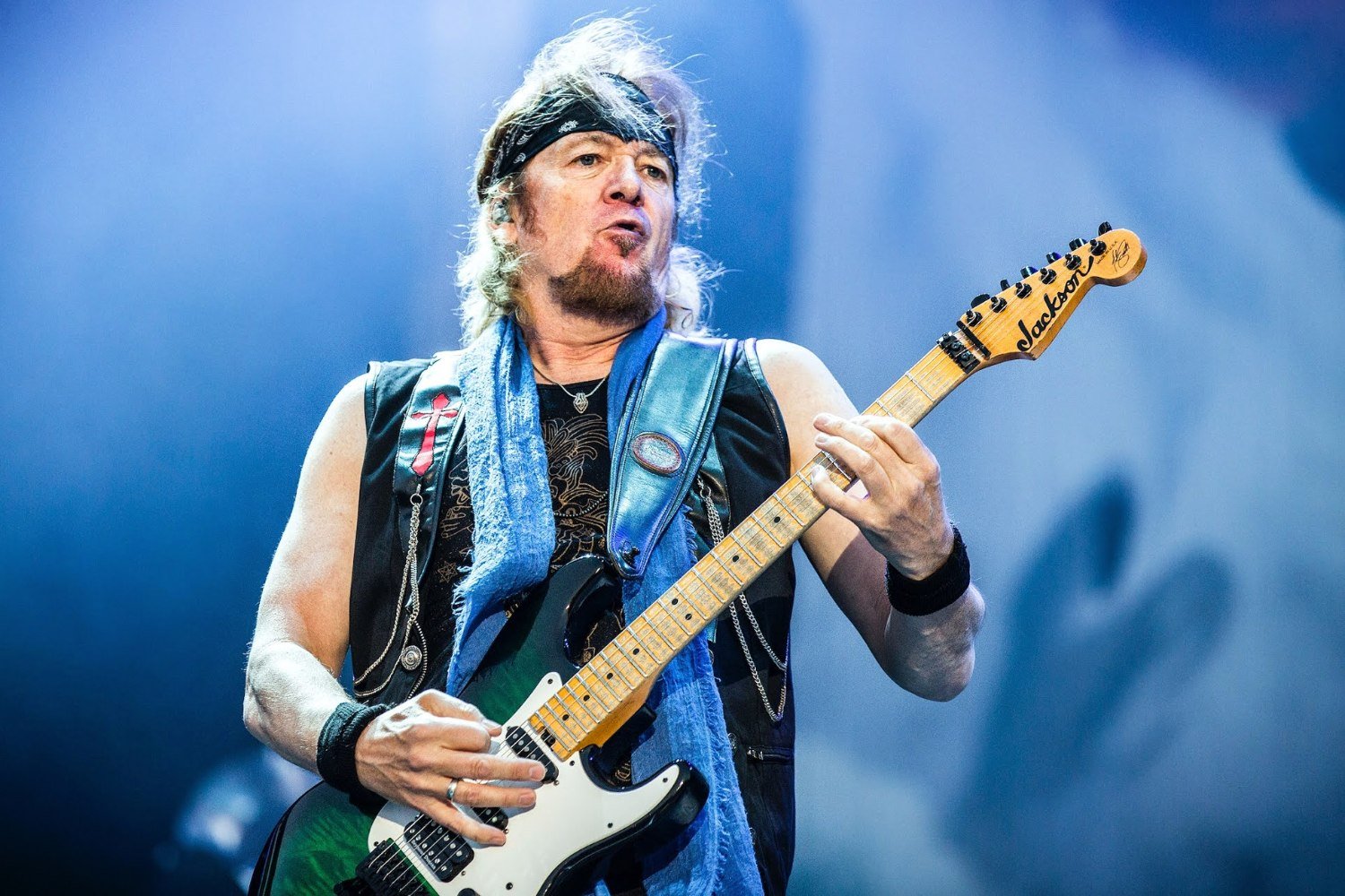 Ο Adrian Smith των Iron Maiden αποκαλύπτει τη σκληρή πραγματικότητα: «Μόνο ένα μικρό ποσοστό μουσικών ζουν από τη μουσική»