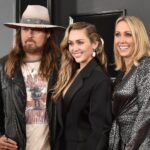 Η Miley Cyrus απαντά στις φήμες περί ρήξης με τους γονείς της