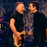 Ο Bruce Springsteen τίμησε τον Brandon Flowers των The Killers: «Έχει μία από τις πιο όμορφες φωνές στο rock and roll»