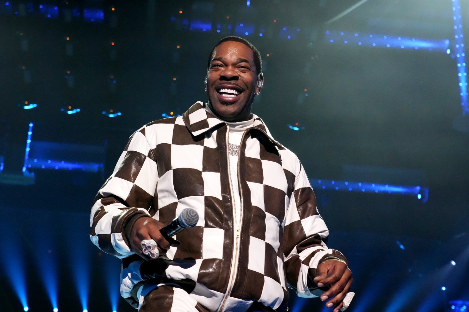 Busta Rhymes: «Με γρονθοκόπησε και με απέκλεισε από τη βιομηχανία» – Η μήνυση πρώην βοηθού του και η απάντηση περί «εκβιασμού»