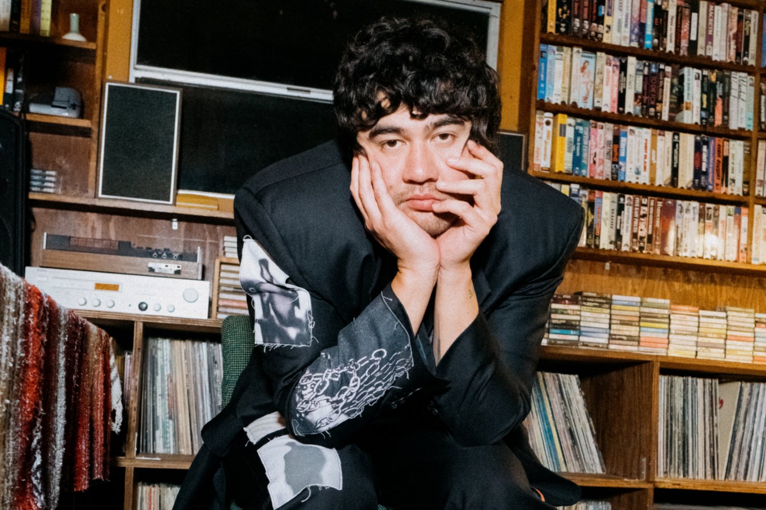 Ο Calum Hood των 5 Seconds of Summer επανεξετάζει τα λάθη του παρελθόντος στο «Call Me When You Know Better» Ο Calum Hood των 5 Seconds of Summer επανεξετάζει τα λάθη του παρελθόντος στο «Call Me When You Know Better»