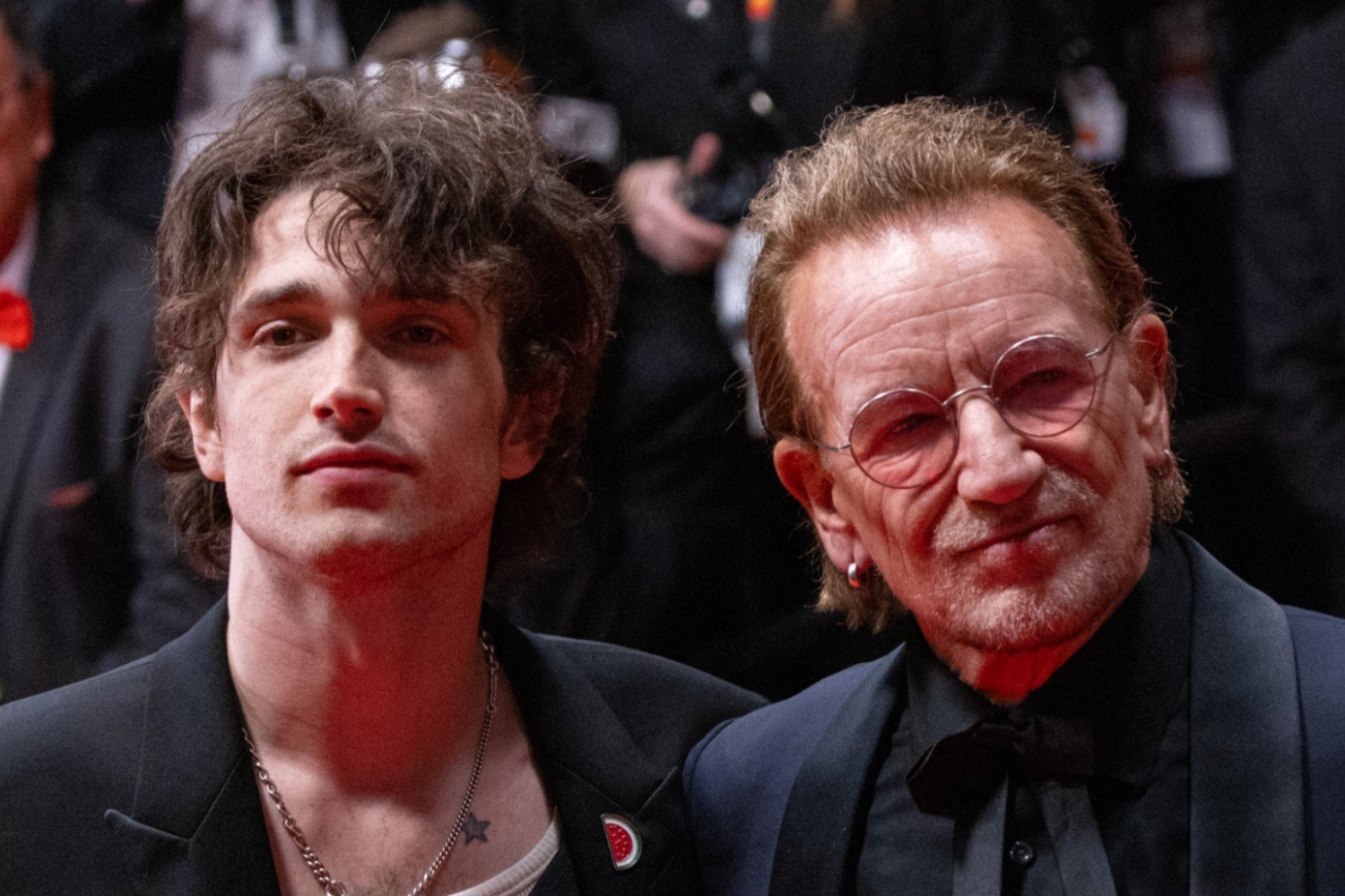 Ο Bono μιλά για τη σχέση του με τον γιο του Elijah Hewson των Inhaler: «Δεν τον νοιάζει καθόλου που ο πατέρας του είναι διάσημος»