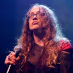 Η Fiona Apple κυκλοφορεί το πρώτο νέο τραγούδι της μετά από πέντε χρόνια για να στηρίξει τις προφυλακισμένες μητέρες