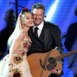 Blake Shelton: Η Gwen Stefani «τώρα αρχίζει να συνειδητοποιεί τι μπορεί να καταφέρει φωνητικά»