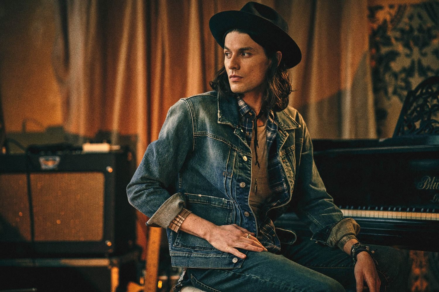 James Bay: Γιορτάζει τα δέκα χρόνια του πρώτου άλμπουμ του «Chaos And The Calm» με μία επετειακή έκδοση