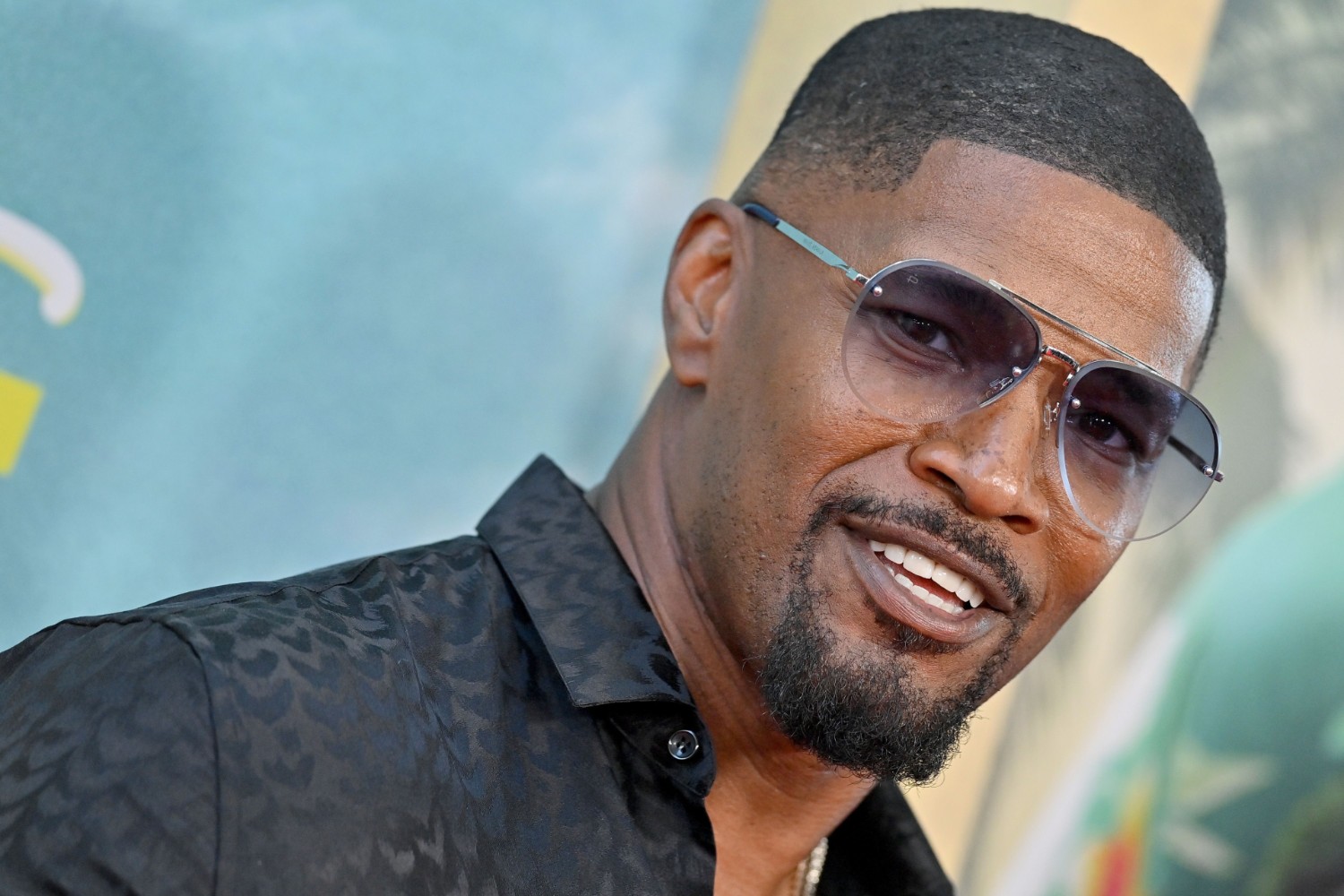 Ο Jamie Foxx διαψεύδει τη θεωρία συνωμοσίας ότι ο Diddy προσπάθησε να τον σκοτώσει