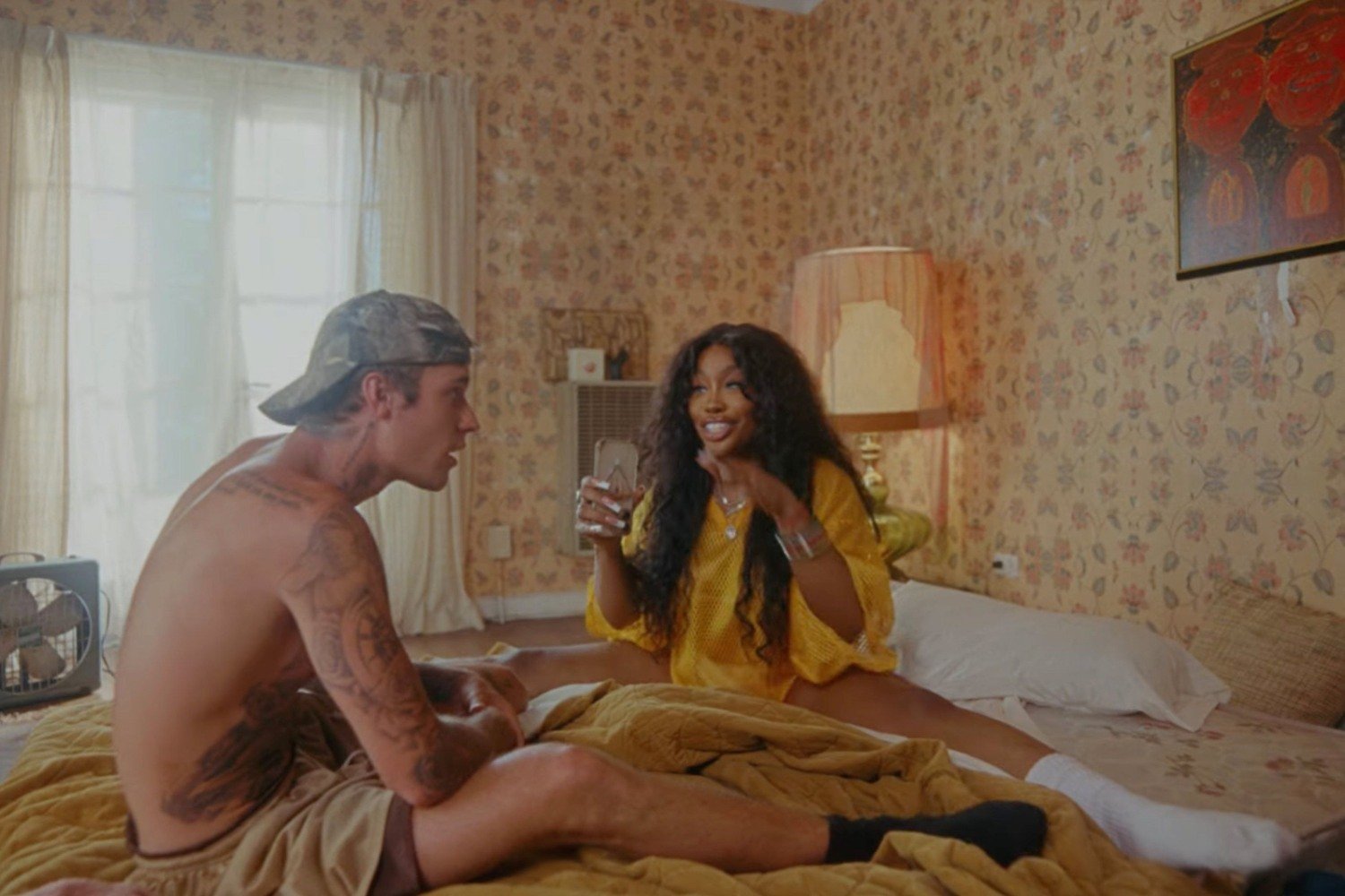 SZA: Με τον Justin Bieber στο κρεβάτι στο video του «Snooze»