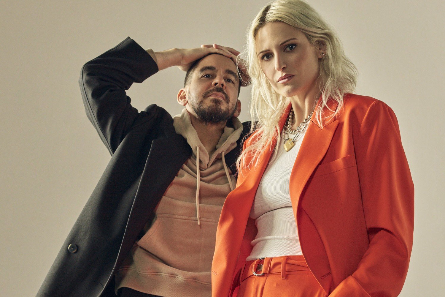 Linkin Park: Ο Mike Shinoda αποκαλύπτει γιατί οι κόρες του λατρεύουν την Emily Armstrong