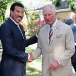 Ο Lionel Richie μιλά για τη φιλία του με τον βασιλιά Κάρολο: «Δεν έχετε ιδέα πόσο χιούμορ έχει»