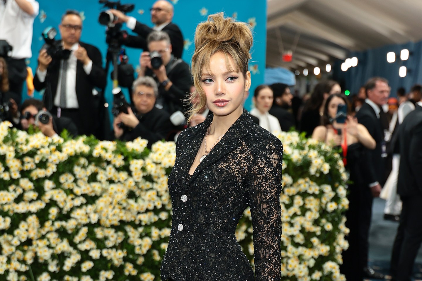 Lisa: Η αλήθεια για την πολυσυζητημένη εμφάνισή της στο Met Gala 2025