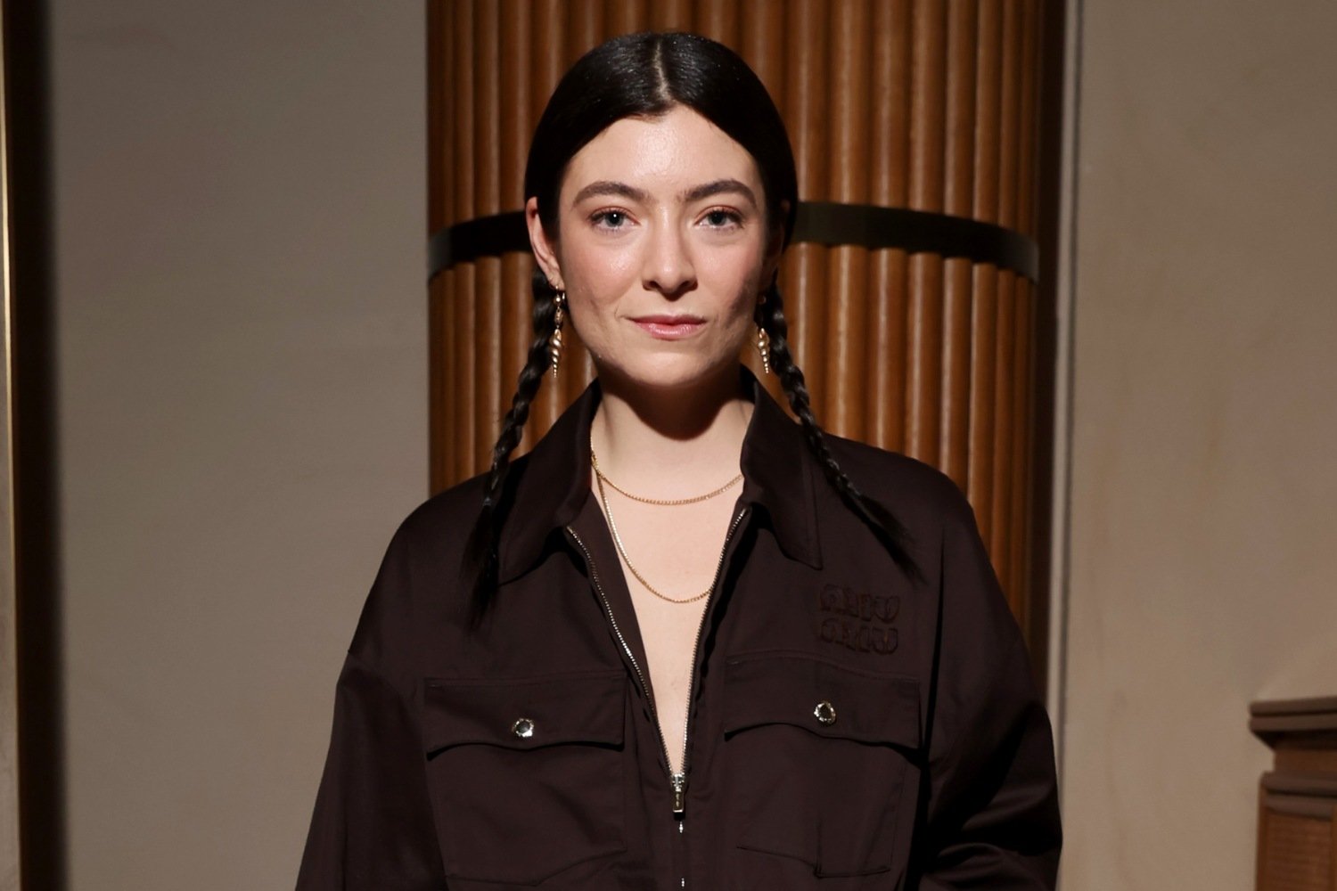 Η Lorde εξομολογείται τη μάχη με το σώμα της: «Σκεφτόμουν να μην τρώω – Ένιωθα ότι δεν άξιζα κάθε μπουκιά»