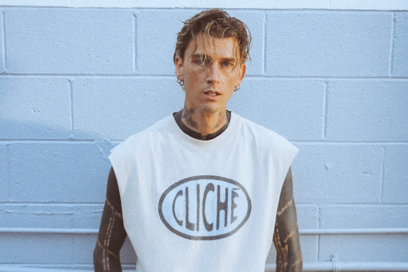 Machine Gun Kelly: Το νέο single «cliché» είναι μία καλοκαιρινή ωδή στη νοσταλγία και την ελευθερία