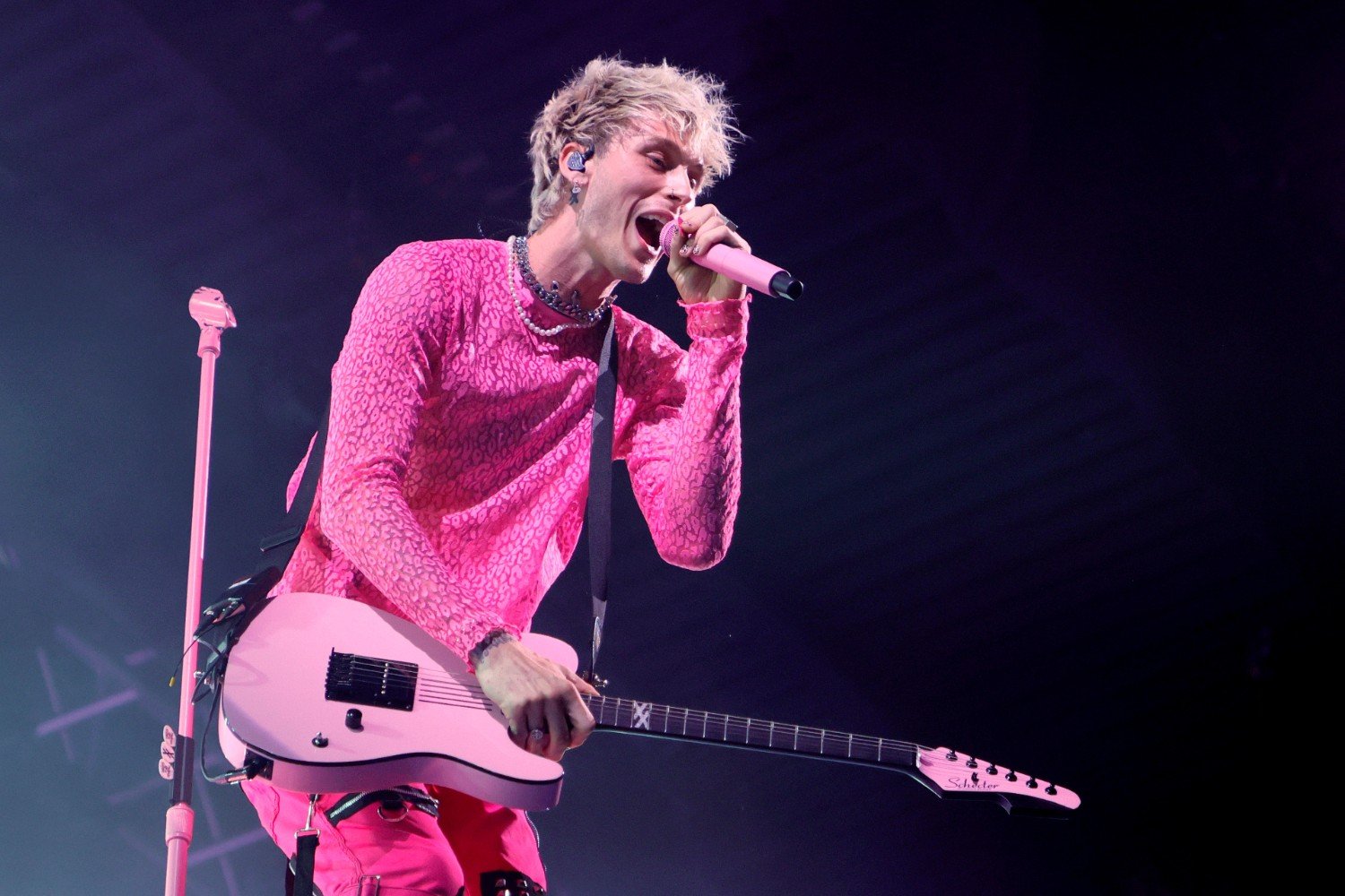 O Machine Gun Kelly «δεν έχει ιδέα» πώς προέκυψε η συνεργασία με τον Bob Dylan