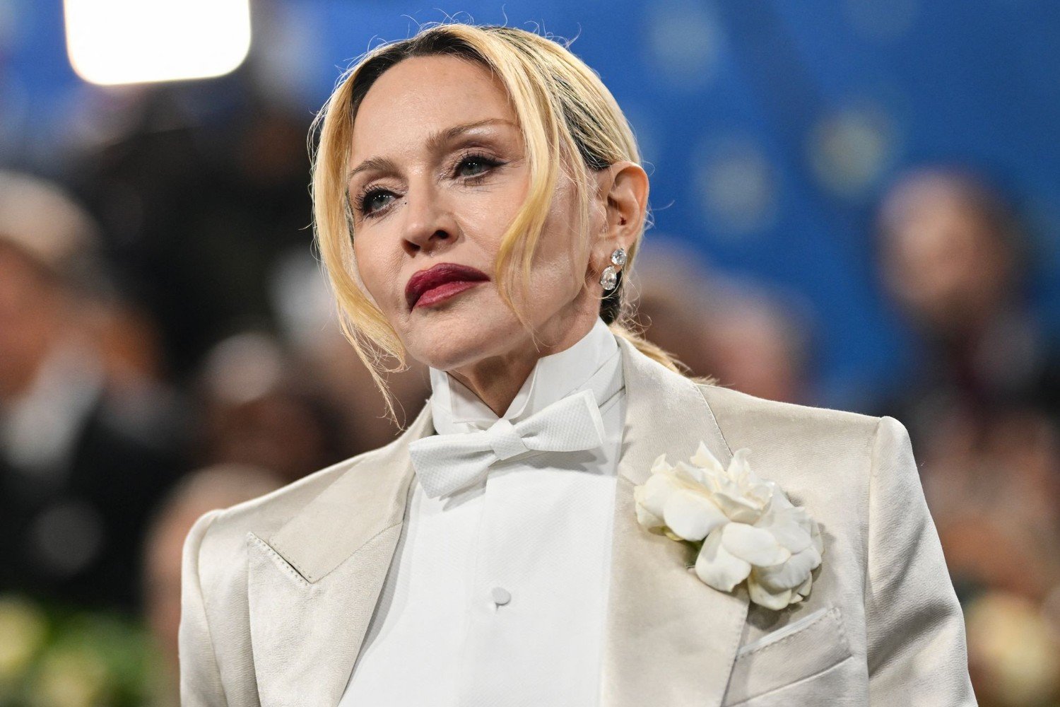 Madonna, John Legend, Gracie Abrams και δεκάδες καλλιτέχνες απαιτούν το κλείσιμο του κέντρου κράτησης μεταναστών – ντροπή στο Τέξας