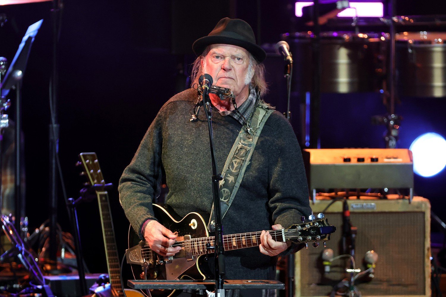 Neil Young: Οριστική απόσυρση της αγωγής για το όνομα του συγκροτήματός του Chrome Hearts Neil Young: Οριστική απόσυρση της αγωγής για το όνομα του συγκροτήματός του Chrome Hearts
