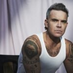 Robbie Williams: Ανακοινώνει το νέο άλμπουμ «BRITPOP» και συνεργάζεται με τον Tony Iommi στο single «Rocket»