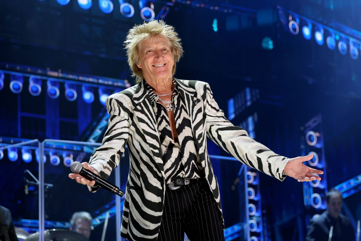 Ο Rod Stewart βοήθησε τον Steven Van Zandt να συγκεντρώσει 1,7 εκατ. δολάρια για έναν σκοπό που αλλάζει ζωές Ο Rod Stewart βοήθησε τον Steven Van Zandt να συγκεντρώσει 1,7 εκατ. δολάρια για έναν σκοπό που αλλάζει ζωές