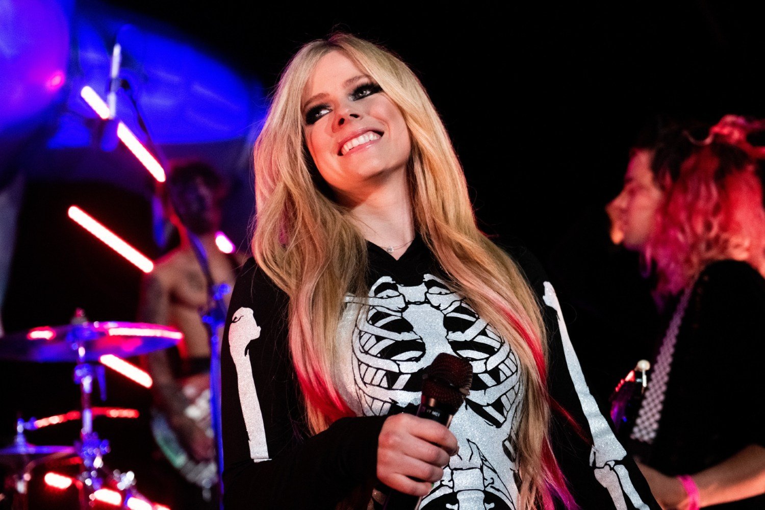 Η Avril Lavigne ανέβασε τη μητέρα της στη σκηνή – Το συγκινητικό ευχαριστώ για την ενθάρρυνση και τις θυσίες