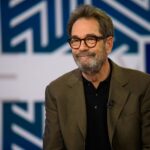 Ο Huey Lewis για την απώλεια ακοής: «Δεν θα τα παρατήσω – Ελπίζω να ξαναπαίξω μουσική»