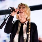 Kim Gordon: Καταγγέλλει τη λογοκρισία του Donald Trump με ένα τραγούδι γεμάτο «απαγορευμένες» λέξεις