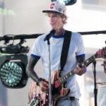 Machine Gun Kelly: Πώς σχολιάζει την απρόσμενη συνεργασία με τον Bob Dylan