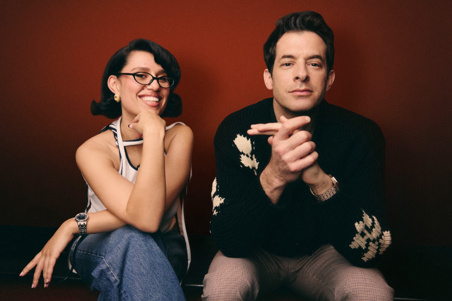 «Suzanne»: Mark Ronson και RAYE δίνουν vintage ήχο σε μία καρδιά που καίει