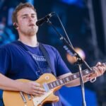 Sam Fender: Πώς το «στημένο» παιχνίδι της μουσικής βιομηχανίας πνίγει τις φωνές της εργατικής τάξης