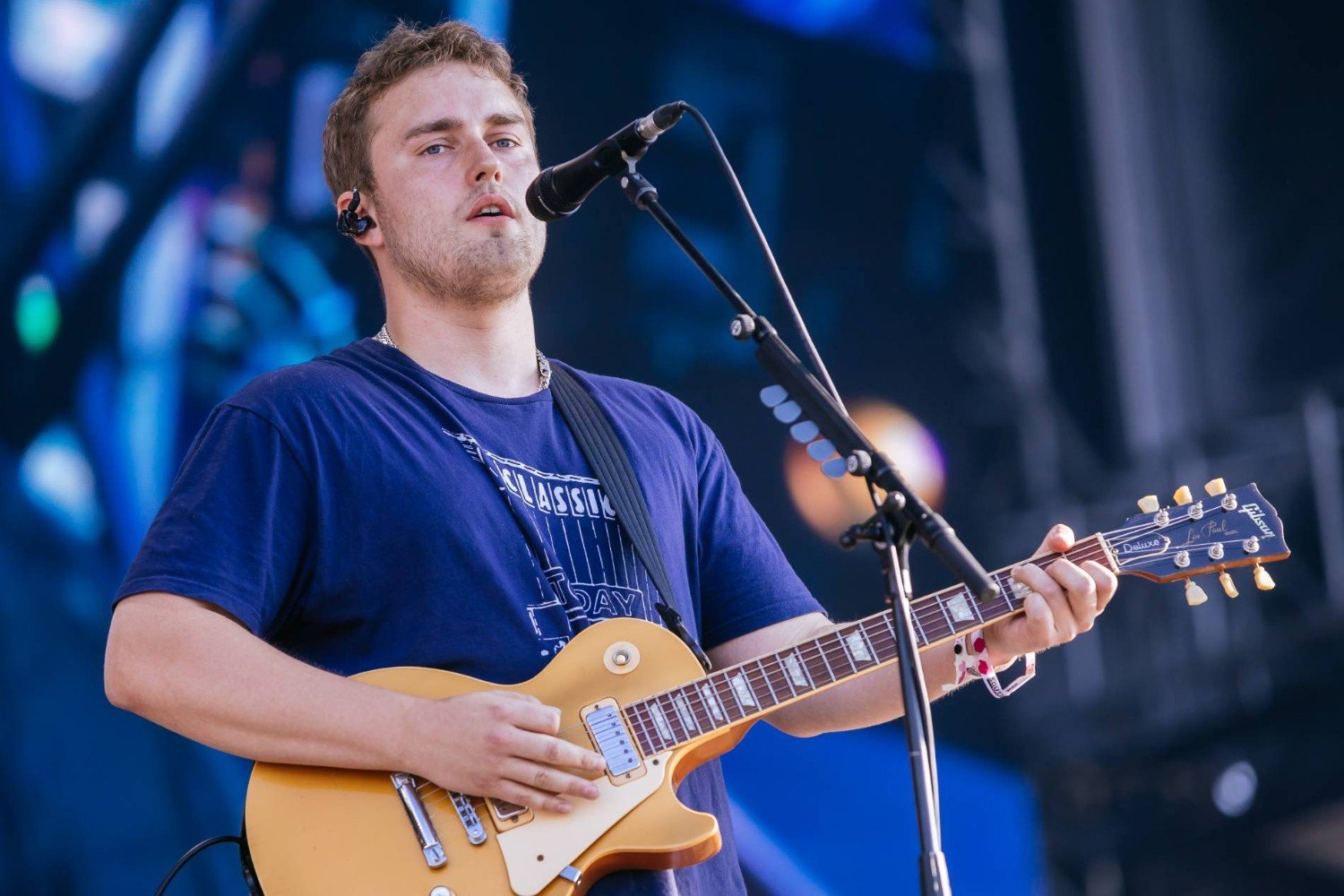 Sam Fender: Πώς το «στημένο» παιχνίδι της μουσικής βιομηχανίας πνίγει τις φωνές της εργατικής τάξης